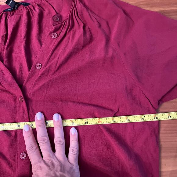 Banana Republic Women's V-Neck Short Sleeve Burgundy Button Blouse Size Medium - Picture 4 of 6